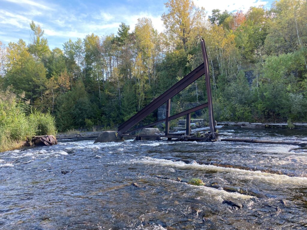 While little of the spillway remains at the site of the Fredenburgh Falls Dam, large steel A-frames and embedded timber cribbing remain in the river, interfering with fish passage and natural stream function and detracting from the appearance of the area.