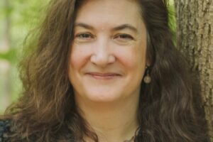 Headshot image of Carolyn Hoskinson